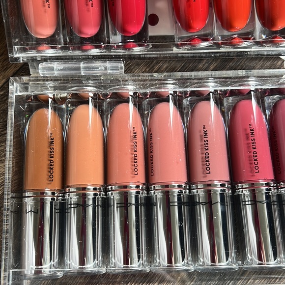 Mac Locked Kiss Ink Lipgloss - Picture 4 of 9